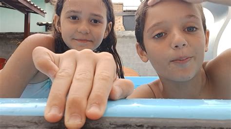 Desafio De Quem Fica Mas Tempo Na Piscina Youtube