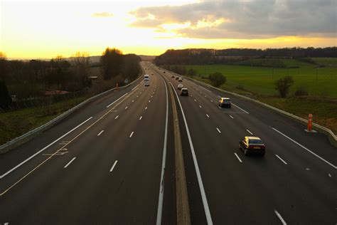 Une Femme Accouche Dans Les Bouchons Sur L Autoroute A