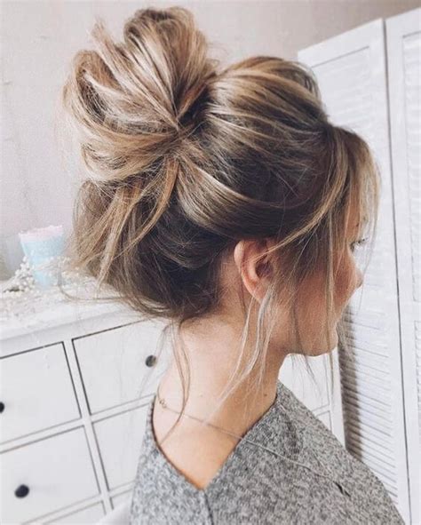 50 Chic Messy Bun Hairstyles The Cuddl Penteados Fáceis Cabelo