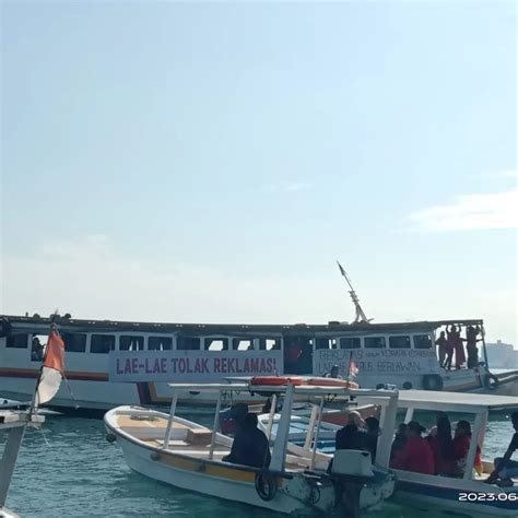 Tolak Reklamasi Warga Pulau Lae Lae Gelar Aksi Mancing Bersama Di Lahan