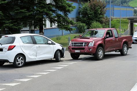 Bilten Gl Vortrittsberechtigten Lieferwagen Bersehen Polizei News