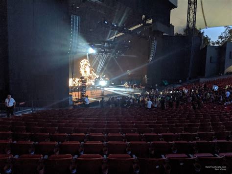 Fans crowd shoreline amphitheatre amphitheatre parkway mountain view ca tonight 8