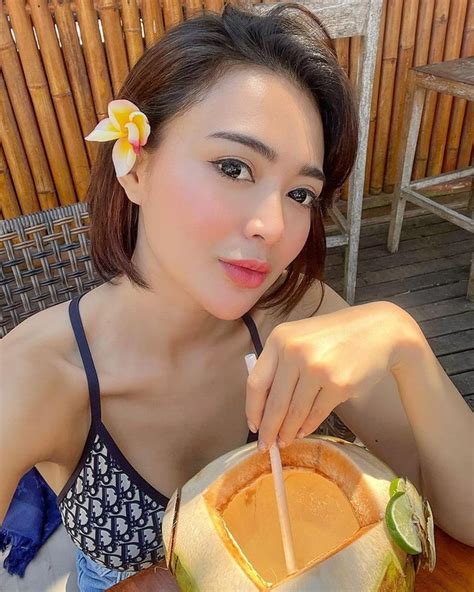 Success In The Spotlight Check Out 8 Hot Photos Of Wika Salim Showing