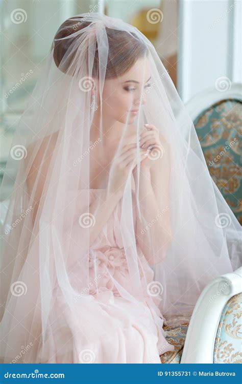 Retrato Apacible Sensual Del Blonde Muy Hermoso De La Novia De Las