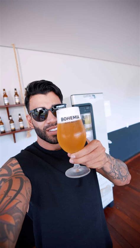 Bohemia Abastece Estoque De Cerveja De Gusttavo Lima Caminh O