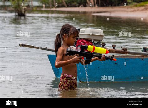 Don Det Laos April 25 2018 Shirtless Girl Playing With A Water Pistol In The Mekong River