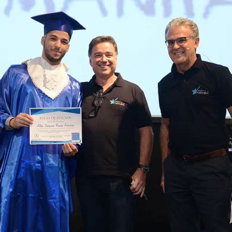 Mercedes Benz Forma Nova Turma De Aprendizes Do Projeto Estrelas Do