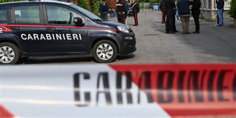 Tragedia A Samarate Uccide A Martellate La Moglie E La Figlia