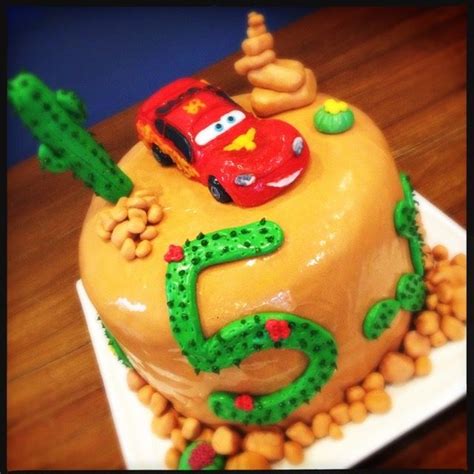 Lightning McQueen cake. | Lightning mcqueen cake, Mcqueen cake, Cake