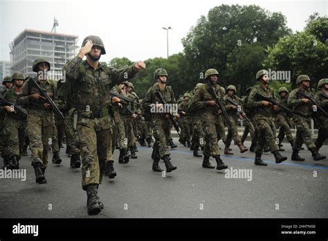 Desfile militar en el Día de la Independencia Tropas especiales de las