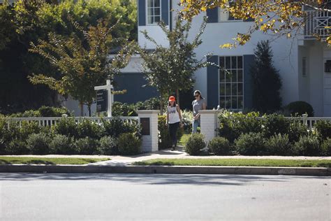 Jennifer Garner Spotted House Hunting In Los Angeles In Touch Weekly