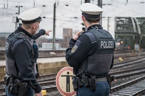 Bpol Nrw Verkannte Lebensgefahr Bundespolizei Stellt Mann Nach