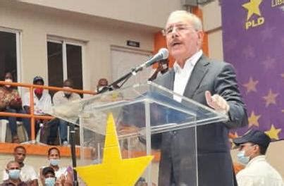 Danilo Medina juramentará miembros PLD el domingo en Azua AlMomento