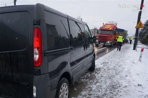 Groźny wypadek na DK 78 w Porębie ZDJĘCIA Zderzyły się dwie ciężarówki