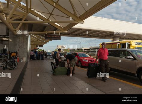 Curbside Airport Hi Res Stock Photography And Images Alamy