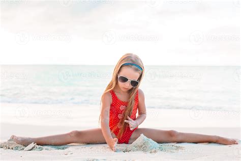 Cute little girl at beach during caribbean vacation 18037409 Stock Photo at Vecteezy