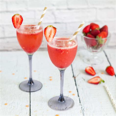 Strawberry Sparkling Wine Cocktail Recipe How To Make Strawberry