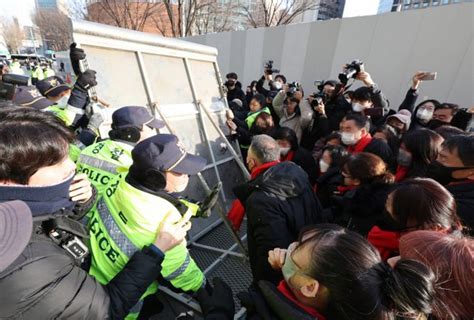 10·29 참사서울광장 분향소 철거 시한 넘겨···유족·서울시 평행선 네이트 뉴스