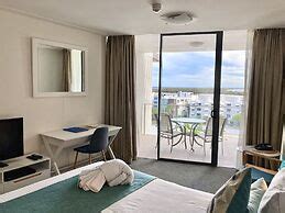 Hotel Ocean Views Resort, Caloundra, Australia - Lowest Rate Guaranteed!