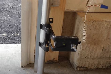 How Does A Garage Door Safety Sensors Work The Infinity Shield