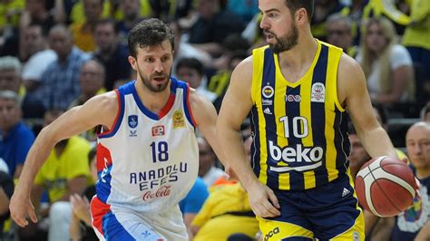 Anadolu Efes Seriye Son Saniyede Tutundu