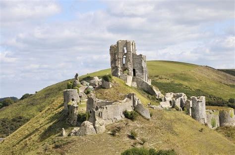 The Ruins Of Corfe Castle Medieval Fortress Medieval Castle Medieval