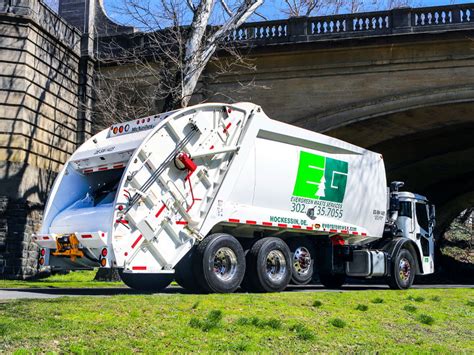 Camion Mcneilus Et Logo De Fabrication