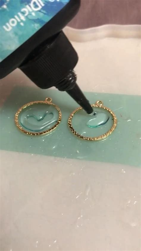 Diy Daisy Earrings Made With Uv Resin Resin Jewelry Artofit