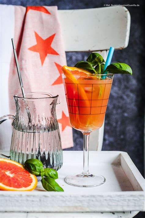 Blutorangen Basilikum Mocktail Ein spritziger Cocktail für deine