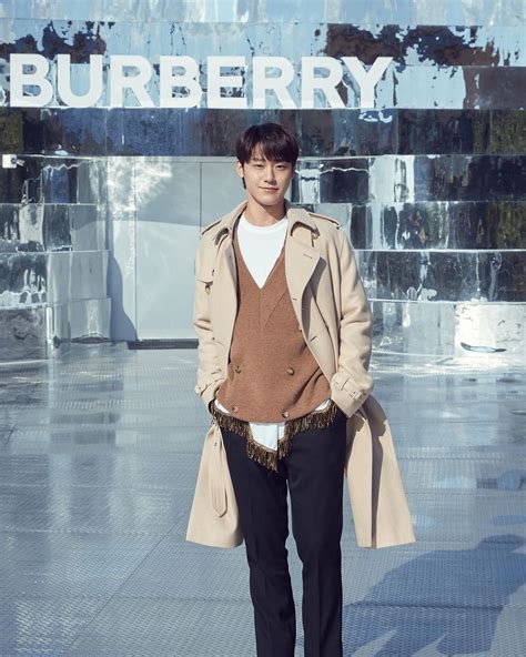 Hyun Seo, Lee Do-hyun, Kdrama Actors, Burberry, Trench Coat, Actresses ...