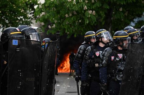 Manifestations Du Er Mai Interpellations Et Policiers Et