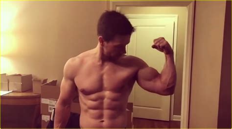 Mark Wahlberg S Body Is Ripped To Shreds These Days Watch The