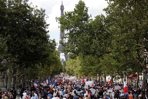 Landesweite Proteste In Frankreich Gegen Corona Regeln