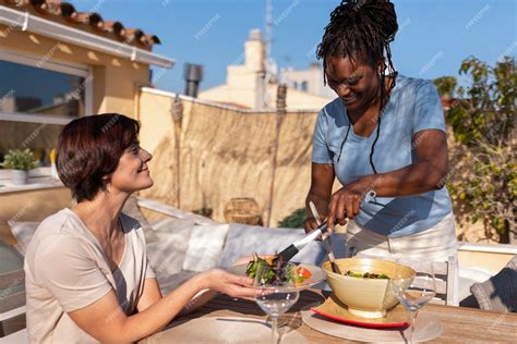 Free Photo Medium Shot Lesbian Couple At Restaurant