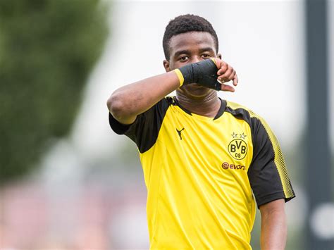 Bundesliga News BVB Wunderkind Moukoko doch älter als 12