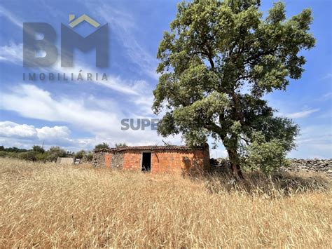 Quintas e casas rústicas Quintinha à venda em Largo de Santo António