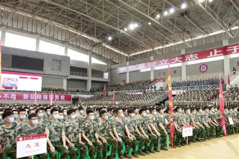 校党委书记李建军作习近平总书记“七一”重要讲话精神宣讲暨2021级研究生新生报告会