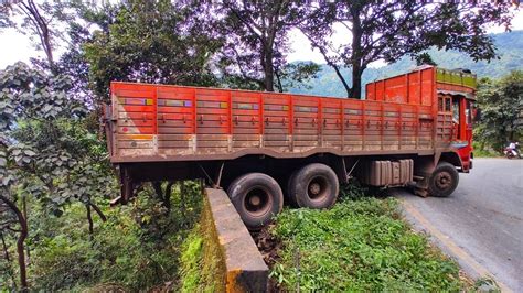 HEAVY TRUCK 🚦🚧‼️ ACCIDENT THAMARASSERY CHURAM KERALA - YouTube