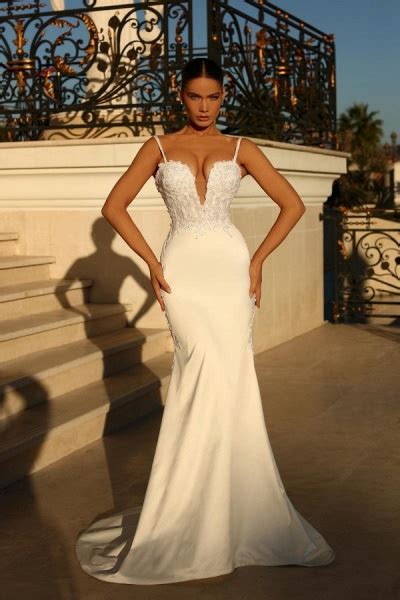 Charming Tulle Mermaid Spaghetti Straps Sweetheart Appliques Lace Open