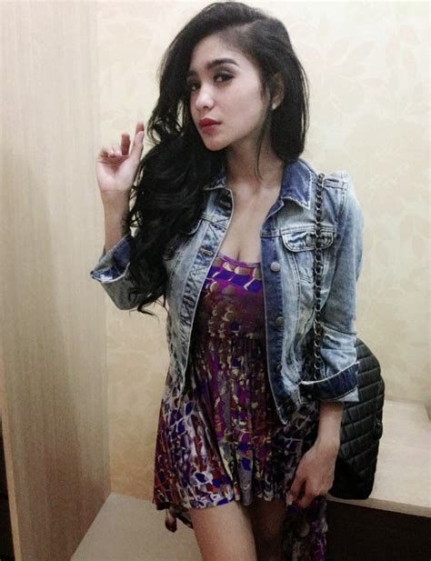 BIBIE JULIUS NARSIS SELFIE FOTO HOT FOTO HOT SELEBRITIS