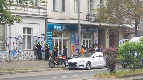 Berlin Drogen Razzia In Vier Kreuzberger Gesch Ften