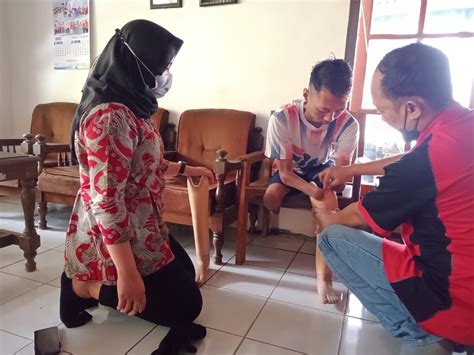 Peringati Hari Disabilitas Internasional Sicepat Ekspres Salurkan