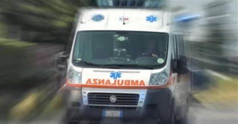 Roma Tragico Incidente Sulla Casilina Ciclista Muore Dopo Scontro Con