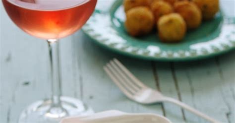 Cinco Quartos De Laranja Salada De Tomate Abacate E Queijo Mozzarella