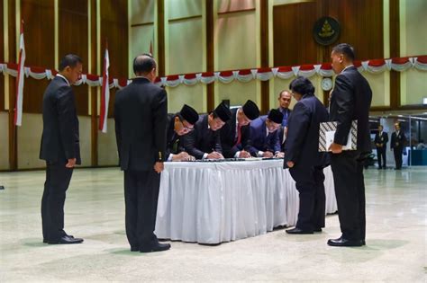 Menteri Lhk Lantik Sepuluh Pejabat Pimpinan Tinggi Pratama Lingkup Klhk