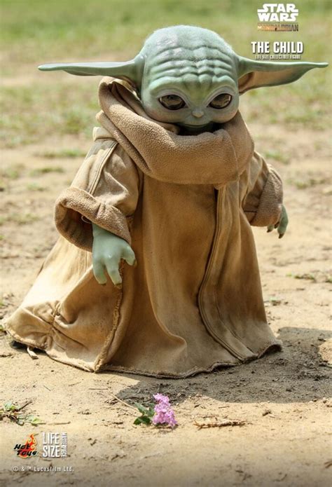 Hot Toys Life Sized Baby Yoda Is Here And He Is Glorious