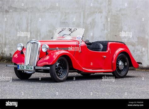 Singer Vintage Car Hi Res Stock Photography And Images Alamy