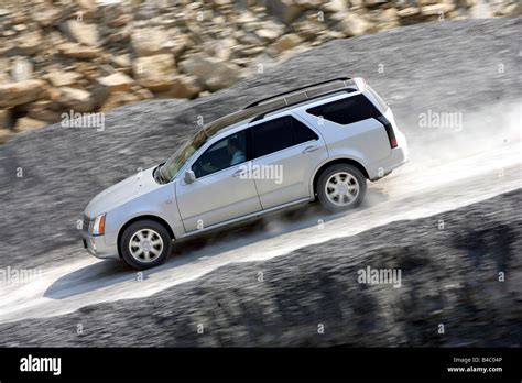 Car Cadillac Srx 46 V8 Model Year 2004 Silver Crossover Approx