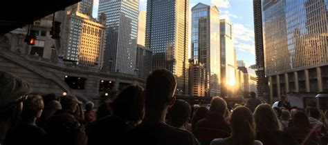 Enjoy an Evening Boat Cruise in Chicago