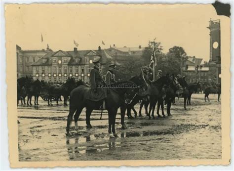 Orig Foto Reiter Offiziere Fahnentr Ger Bei Parade In Schwerin